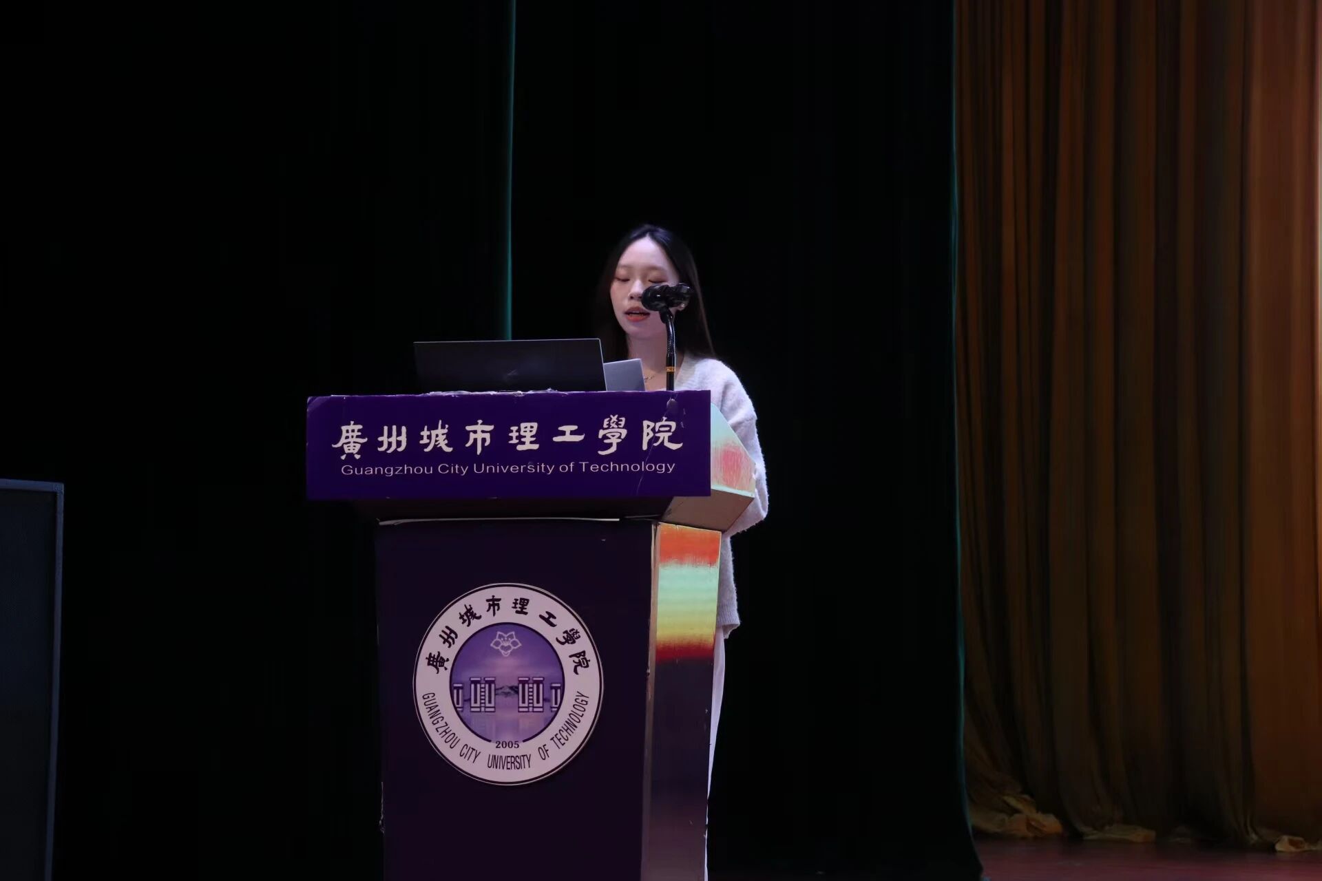 819e3ed4-8385-454a-8890-0bdb23d7afd3