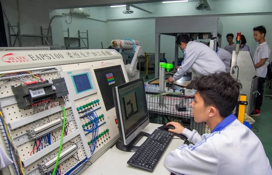 cc3b01fc-02d9-4ee8-a129-67fa32c6e81b